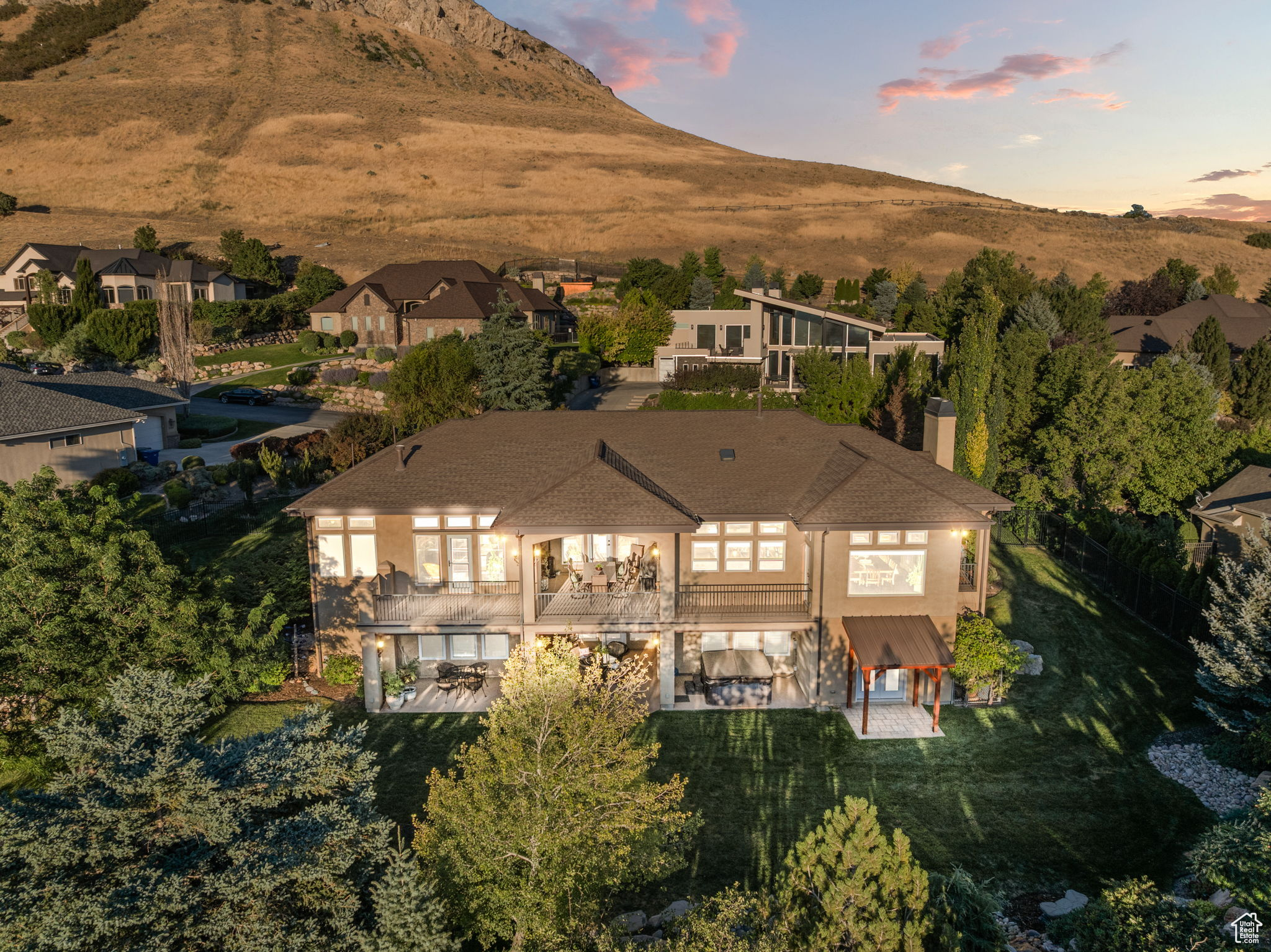 DORCHESTER POINTE - Residential