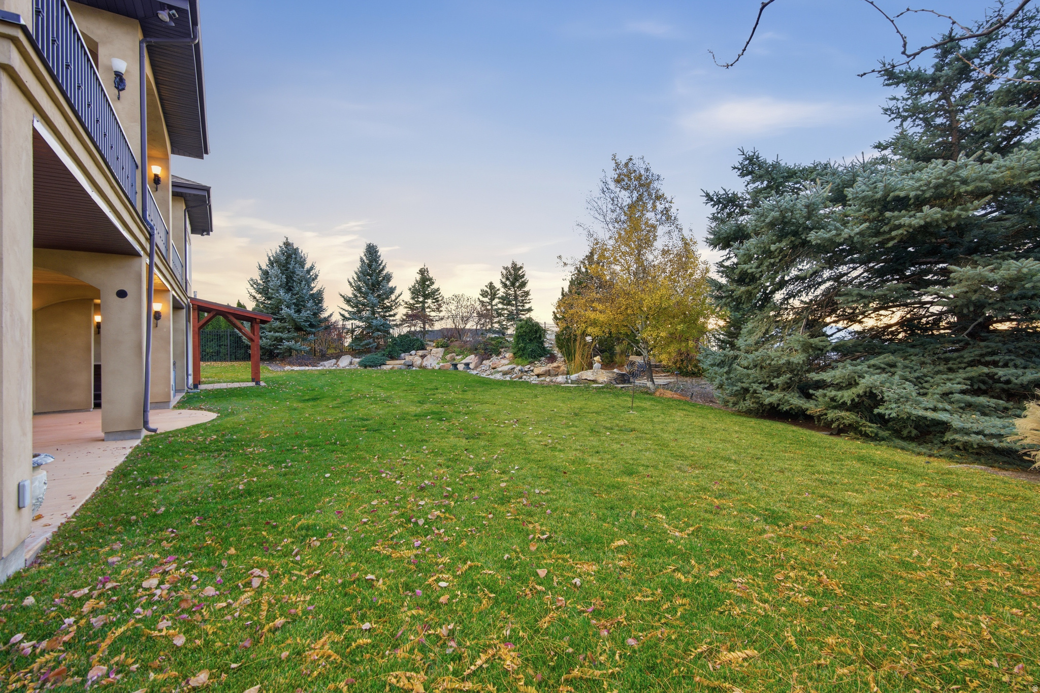 DORCHESTER POINTE - Residential