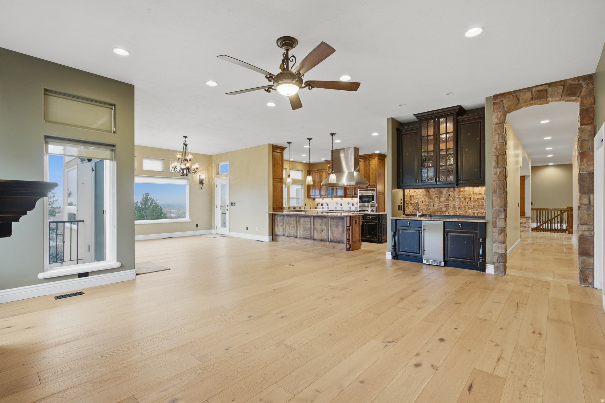 DORCHESTER POINTE - Residential