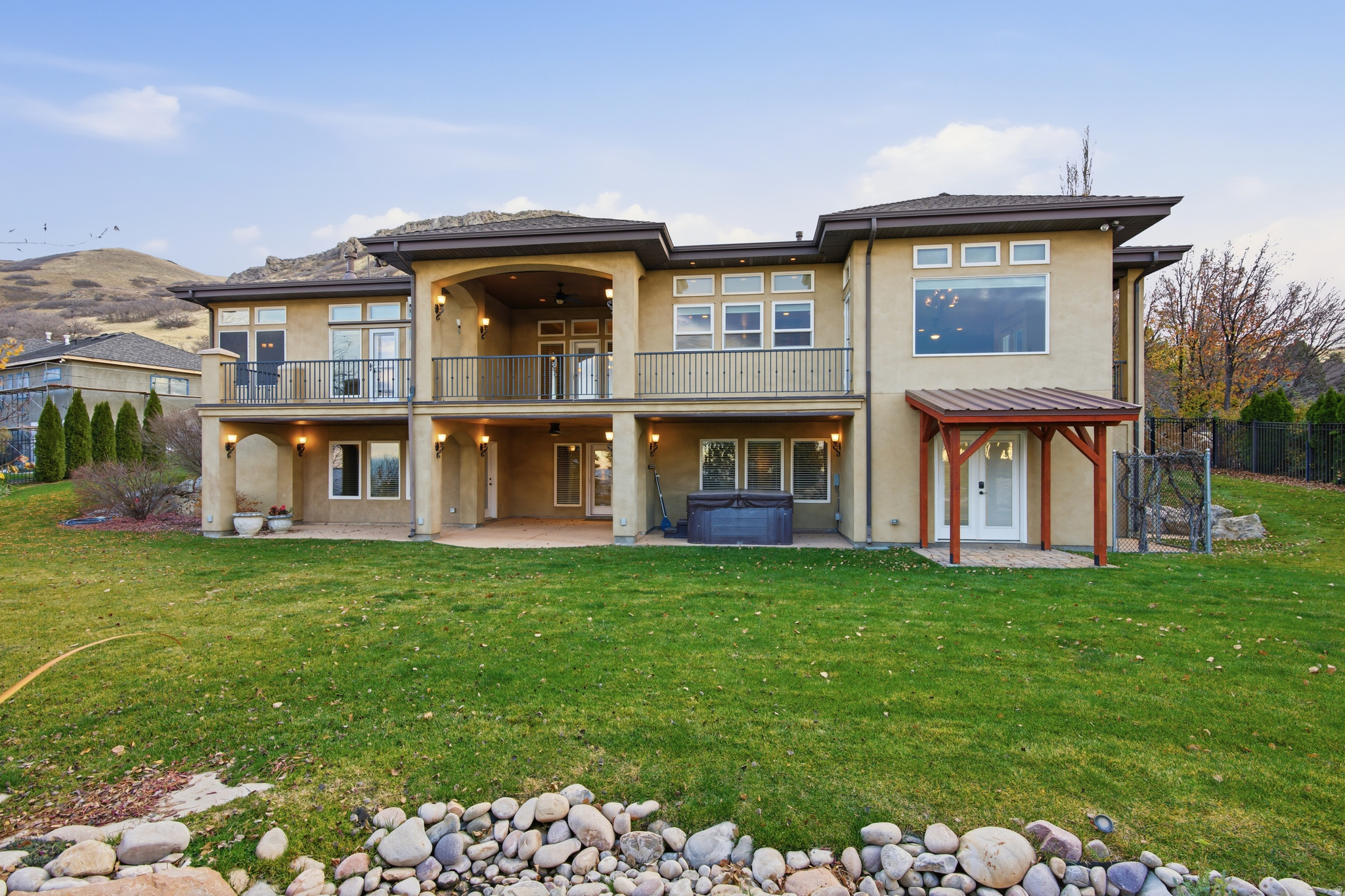 DORCHESTER POINTE - Residential