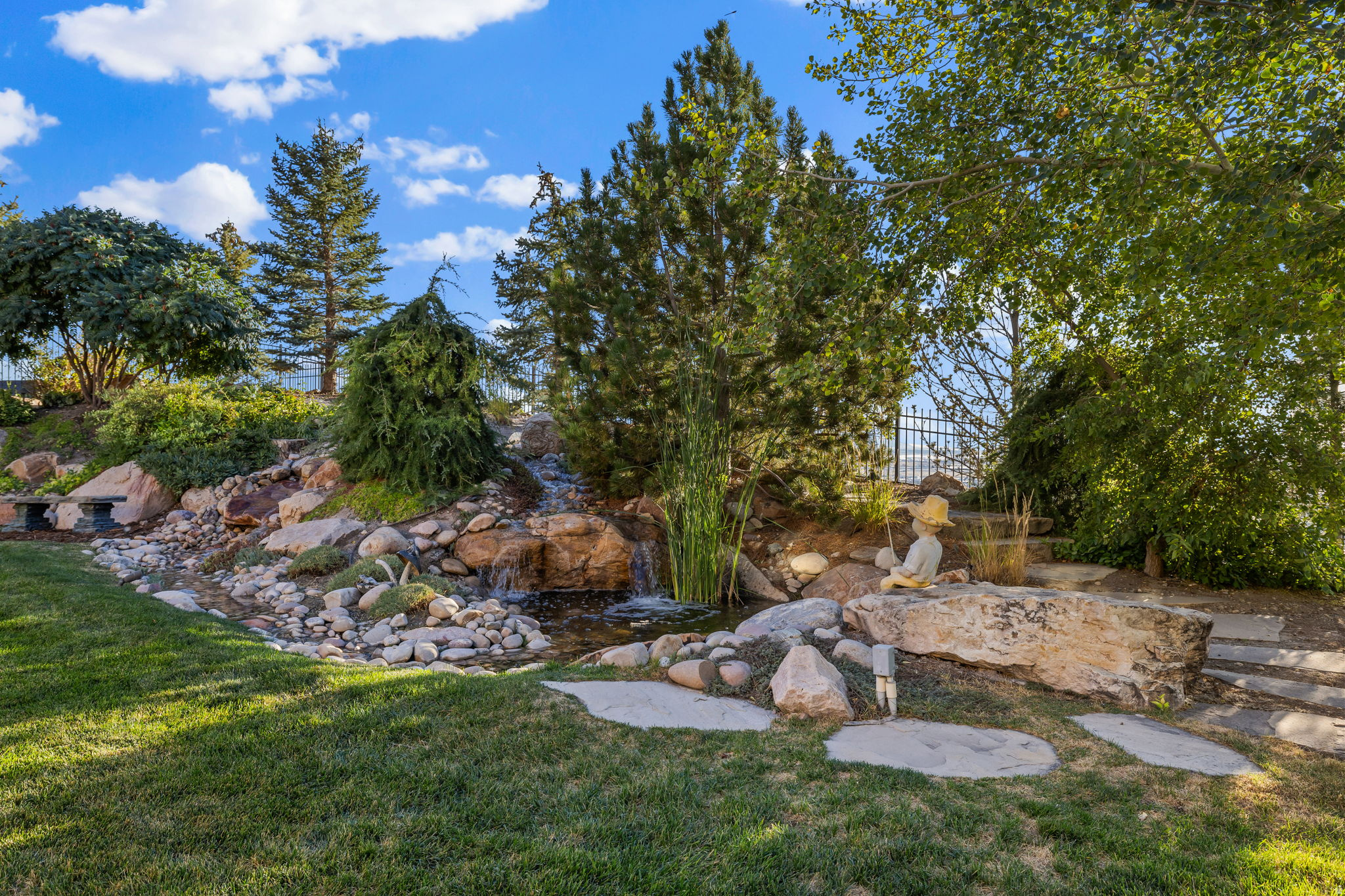 DORCHESTER POINTE - Residential