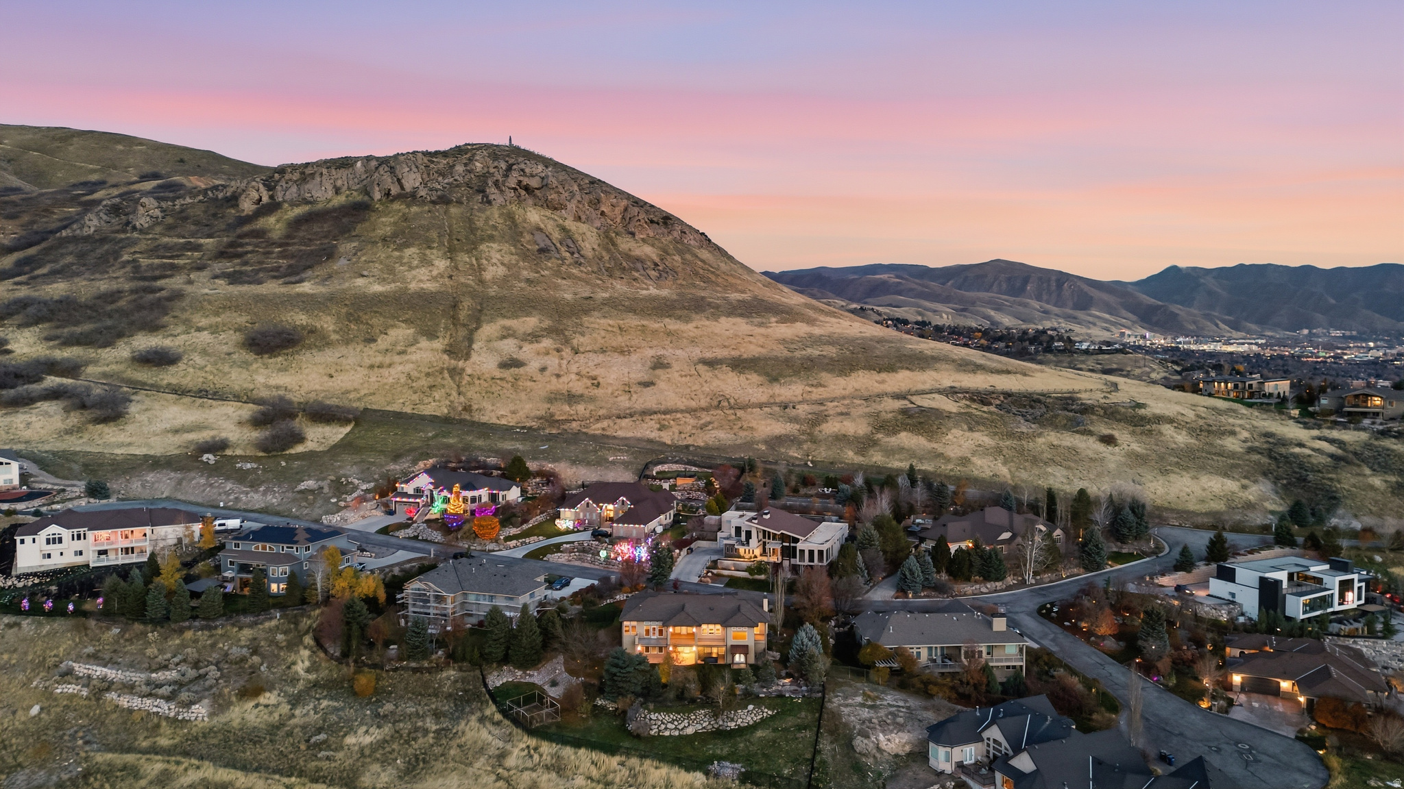 DORCHESTER POINTE - Residential