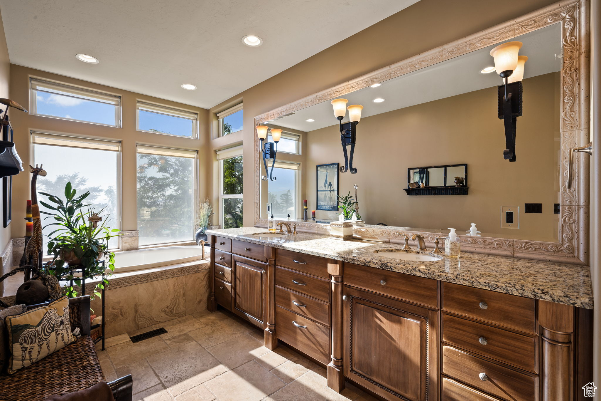 DORCHESTER POINTE - Residential