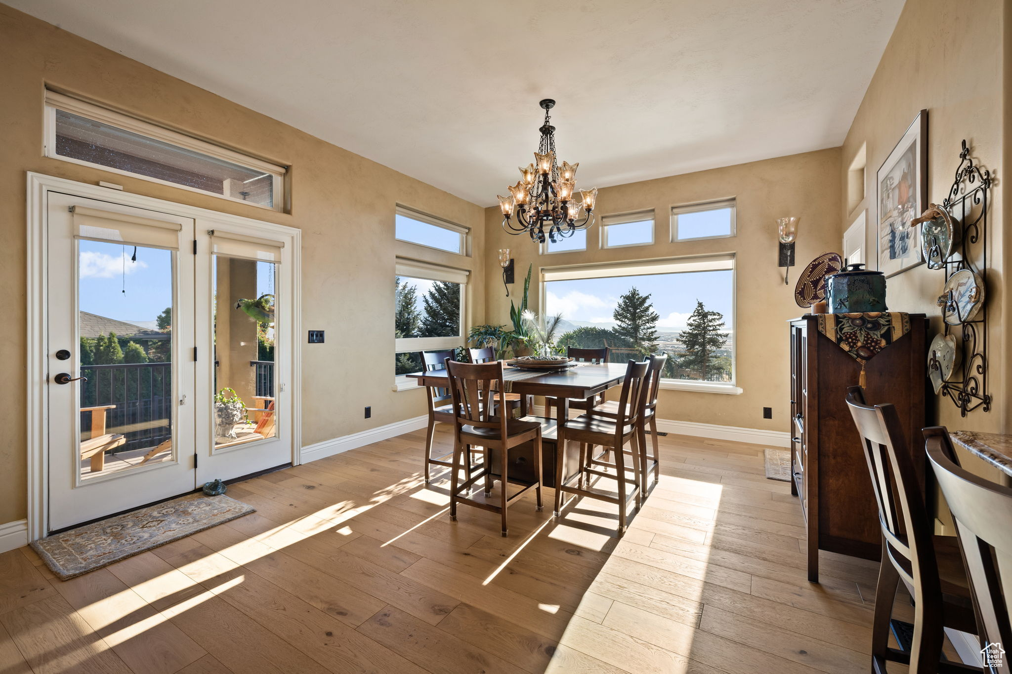 DORCHESTER POINTE - Residential