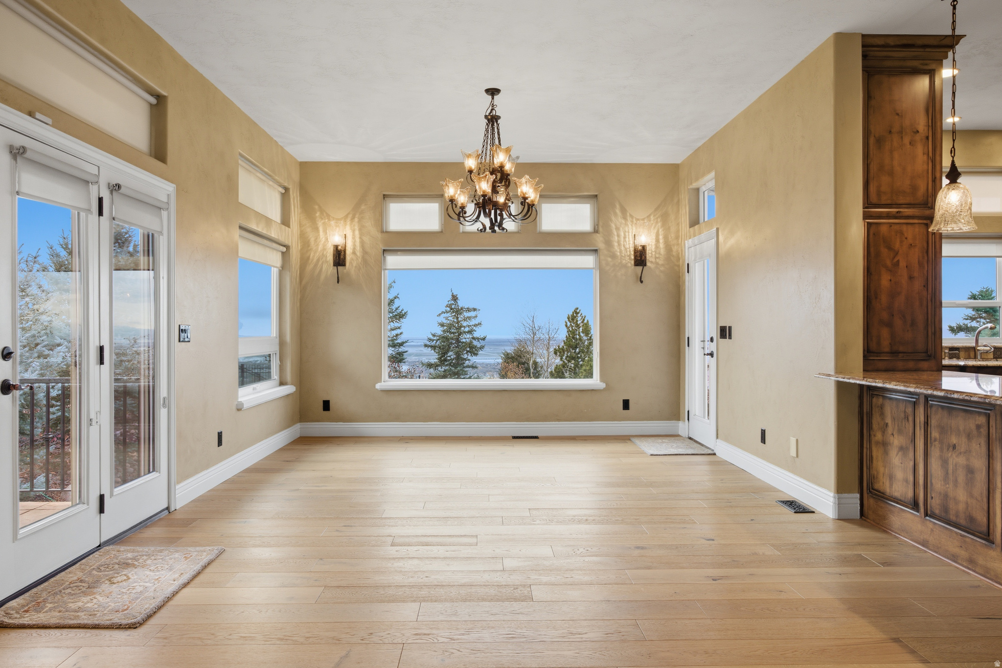 DORCHESTER POINTE - Residential