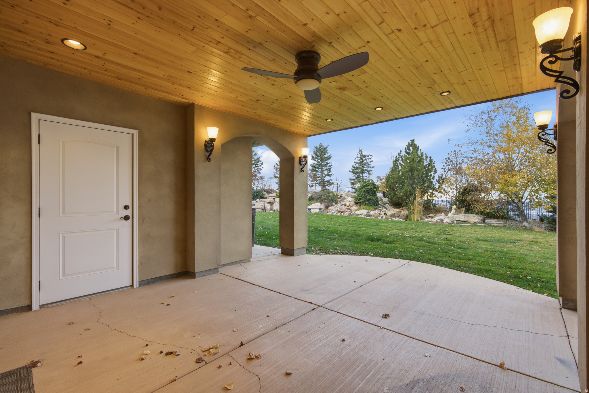 DORCHESTER POINTE - Residential