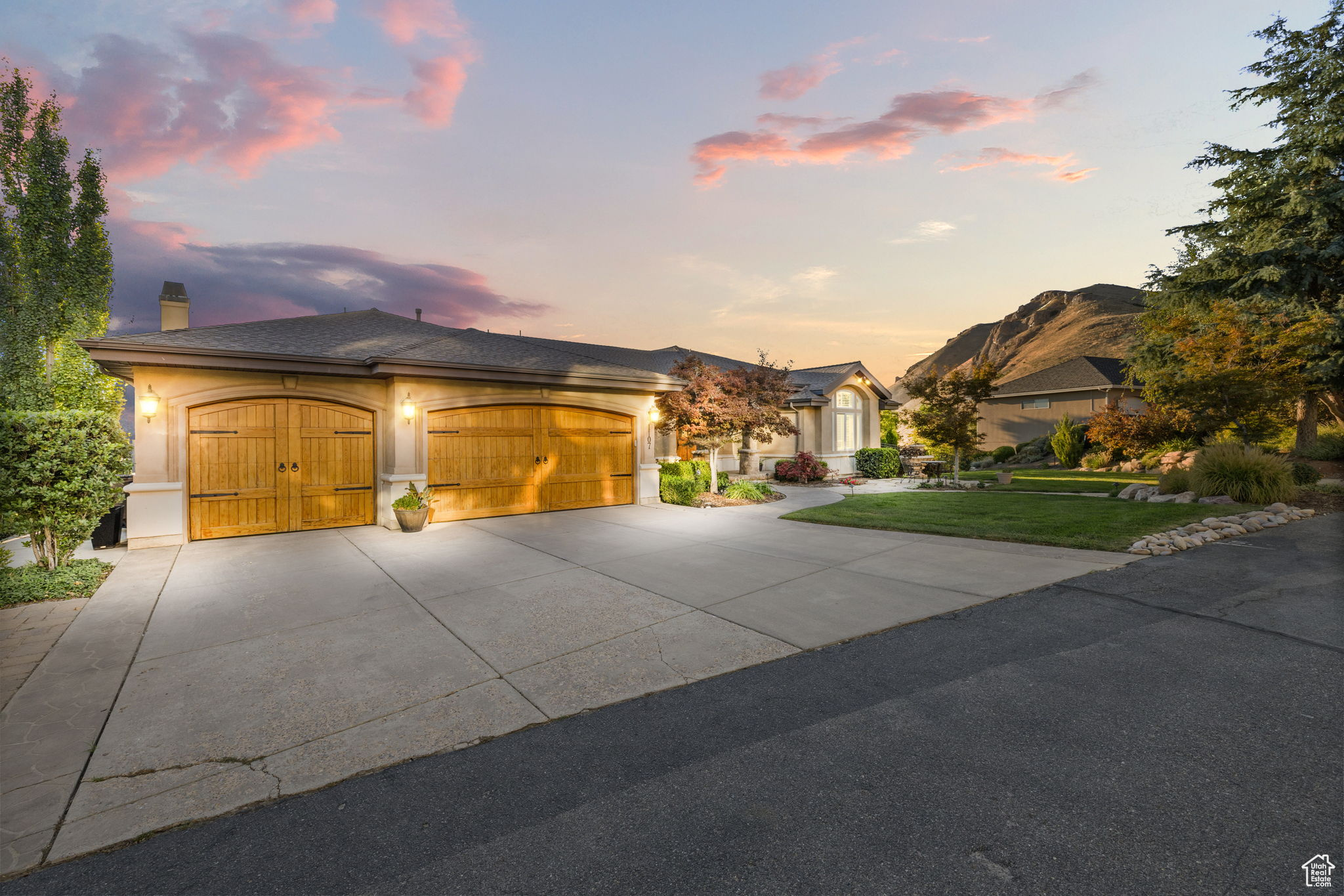 DORCHESTER POINTE - Residential