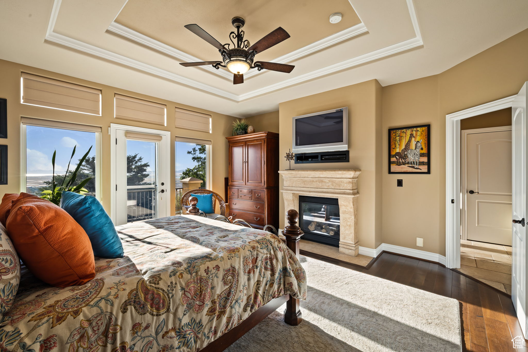 DORCHESTER POINTE - Residential