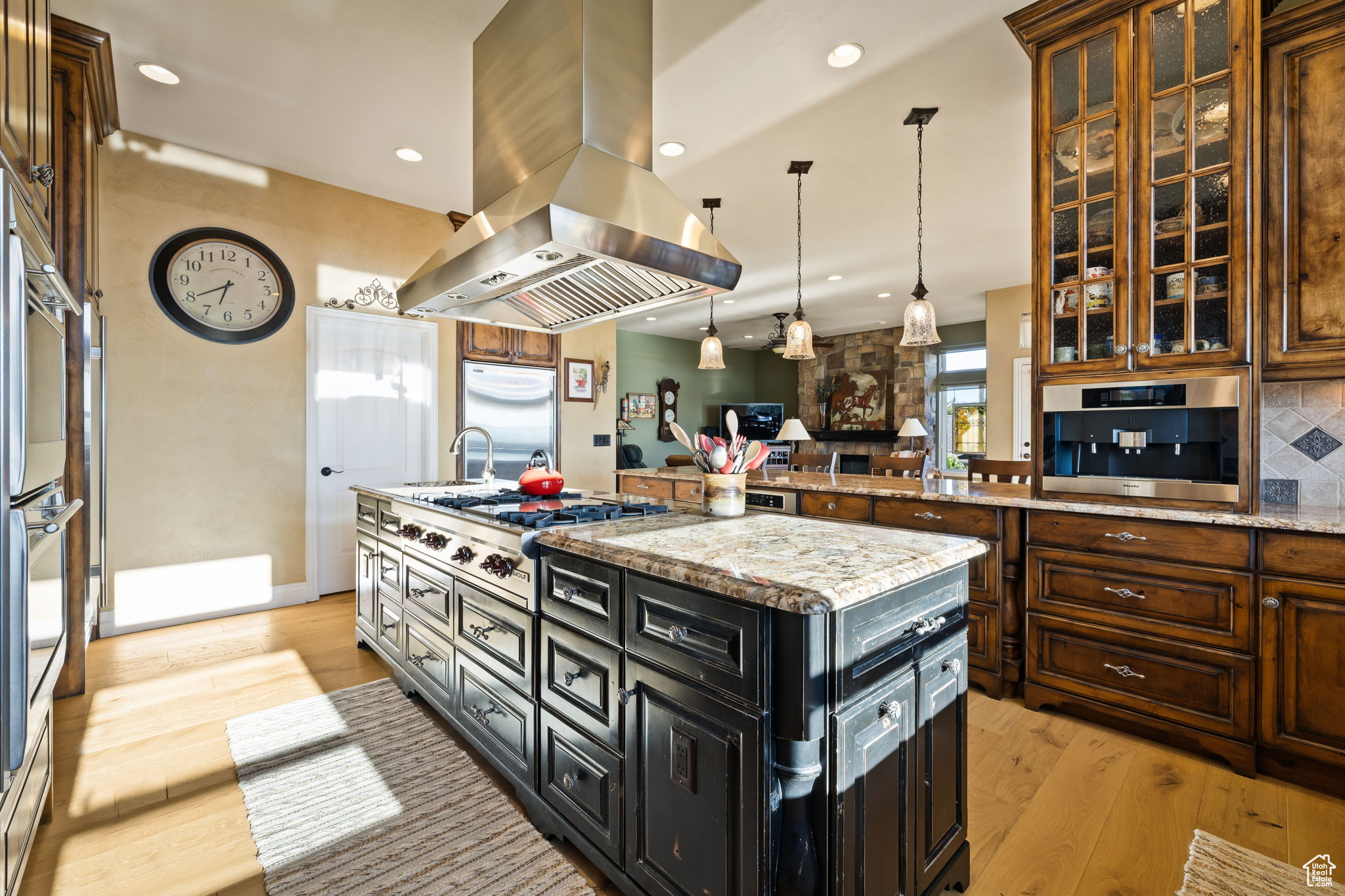 DORCHESTER POINTE - Residential