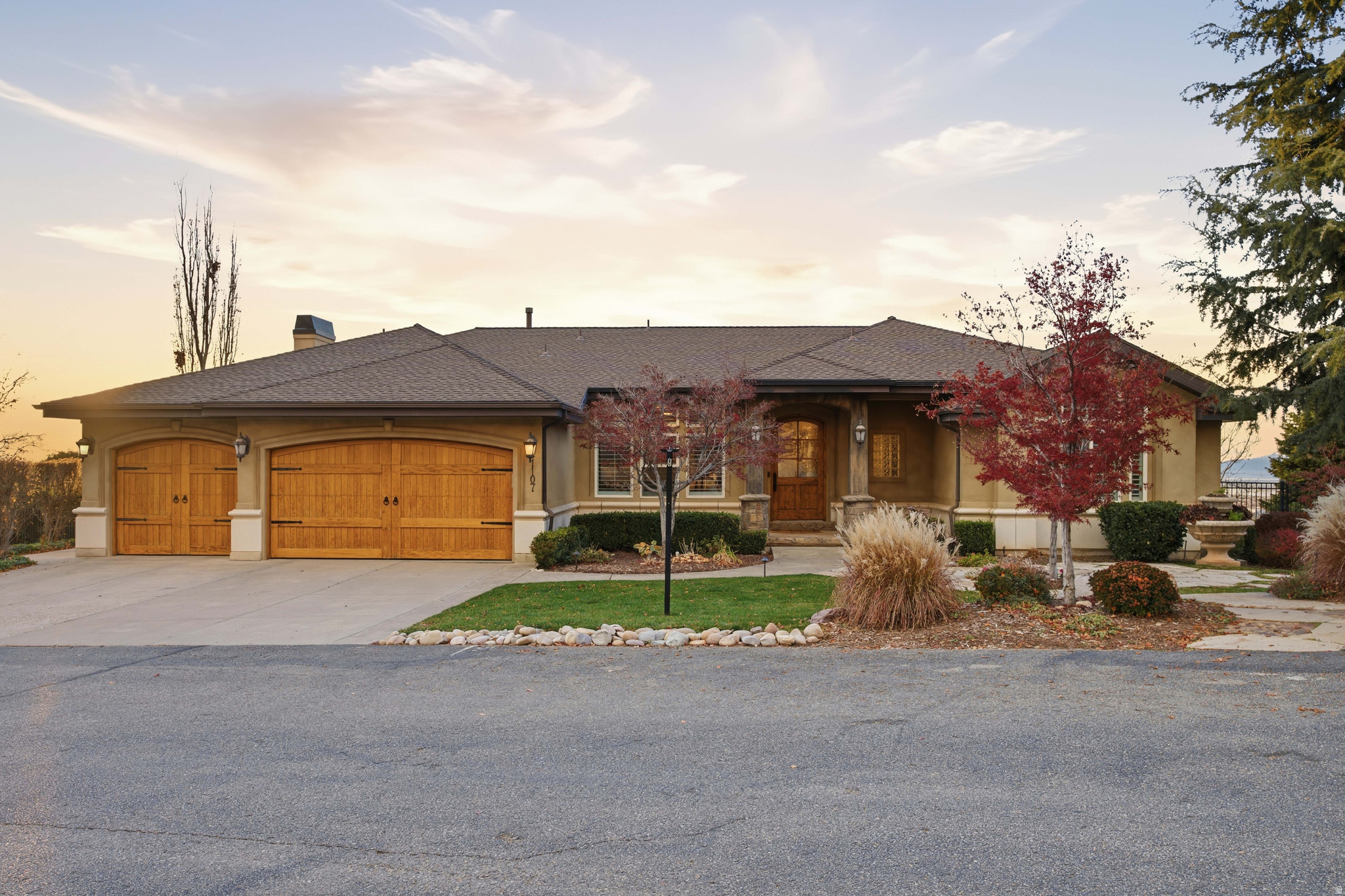 DORCHESTER POINTE - Residential