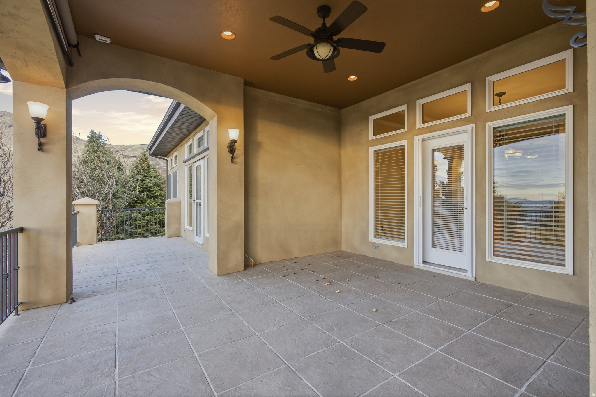 DORCHESTER POINTE - Residential