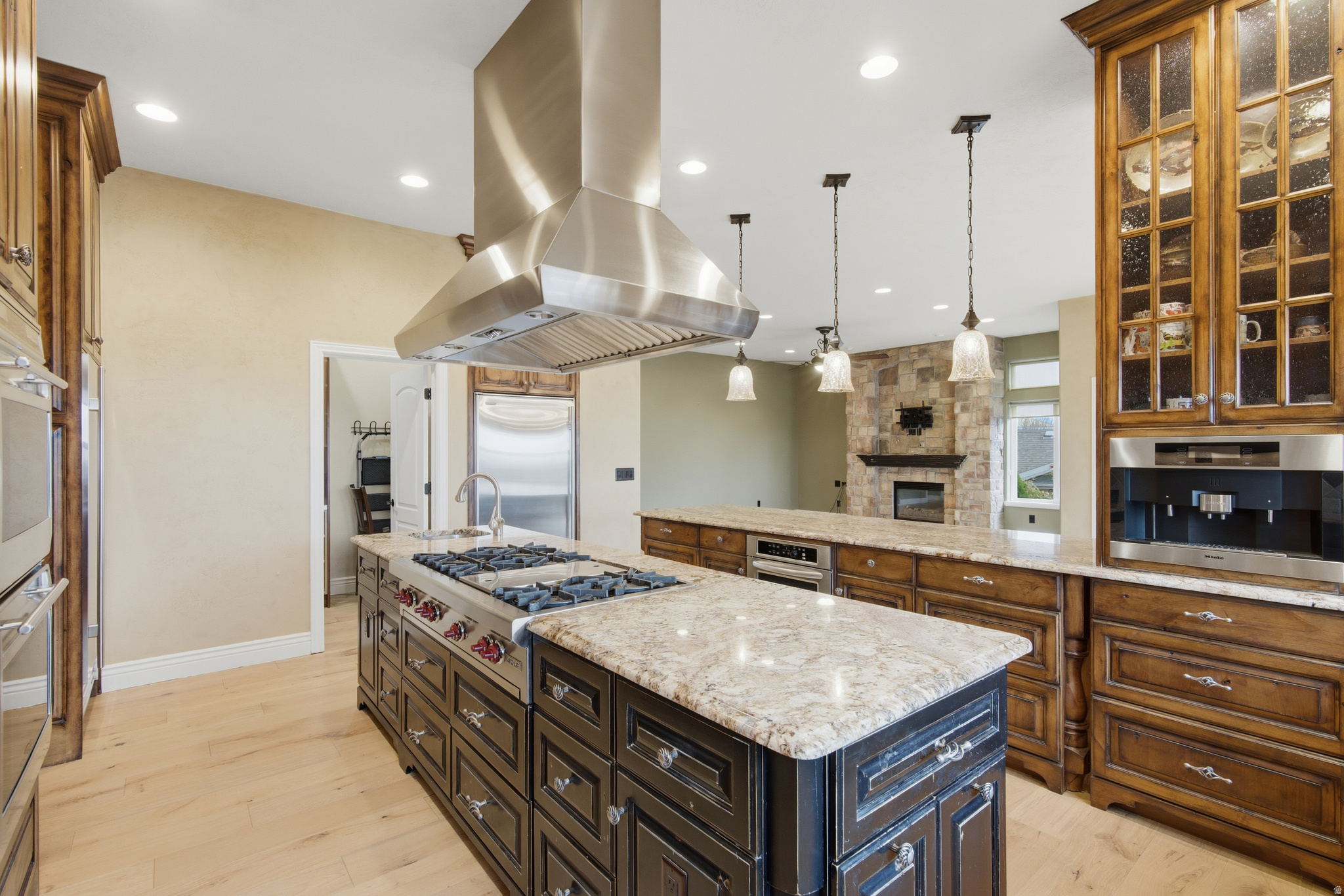 DORCHESTER POINTE - Residential