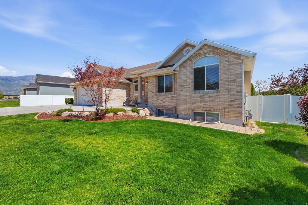 Photo of 1429 FLINT MEADOW DR, Kaysville, UT 84037 (MLS # 2157917)