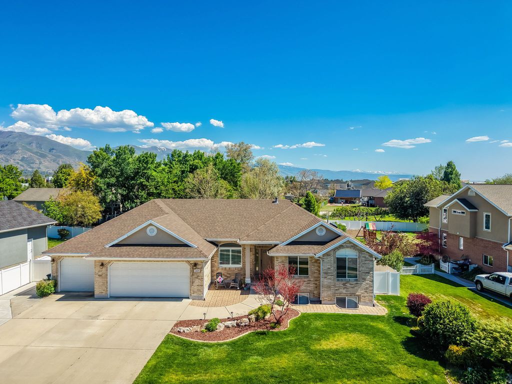 Photo of 1429 FLINT MEADOW DR, Kaysville, UT 84037 (MLS # 2157917)