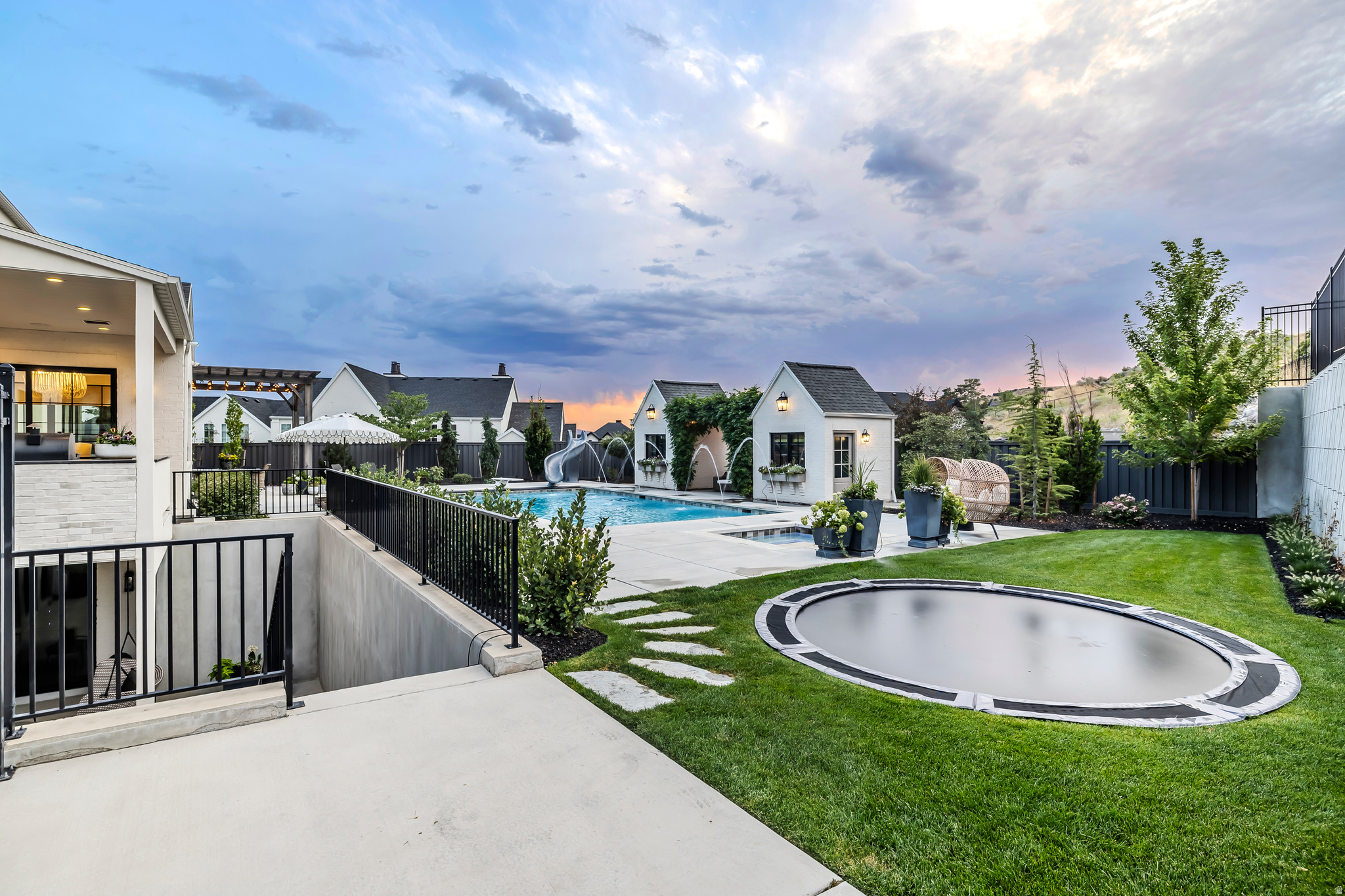 NORTH POINT VIEW - Residential