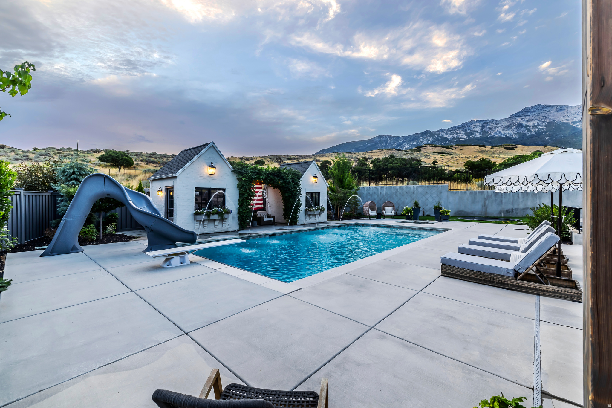 NORTH POINT VIEW - Residential