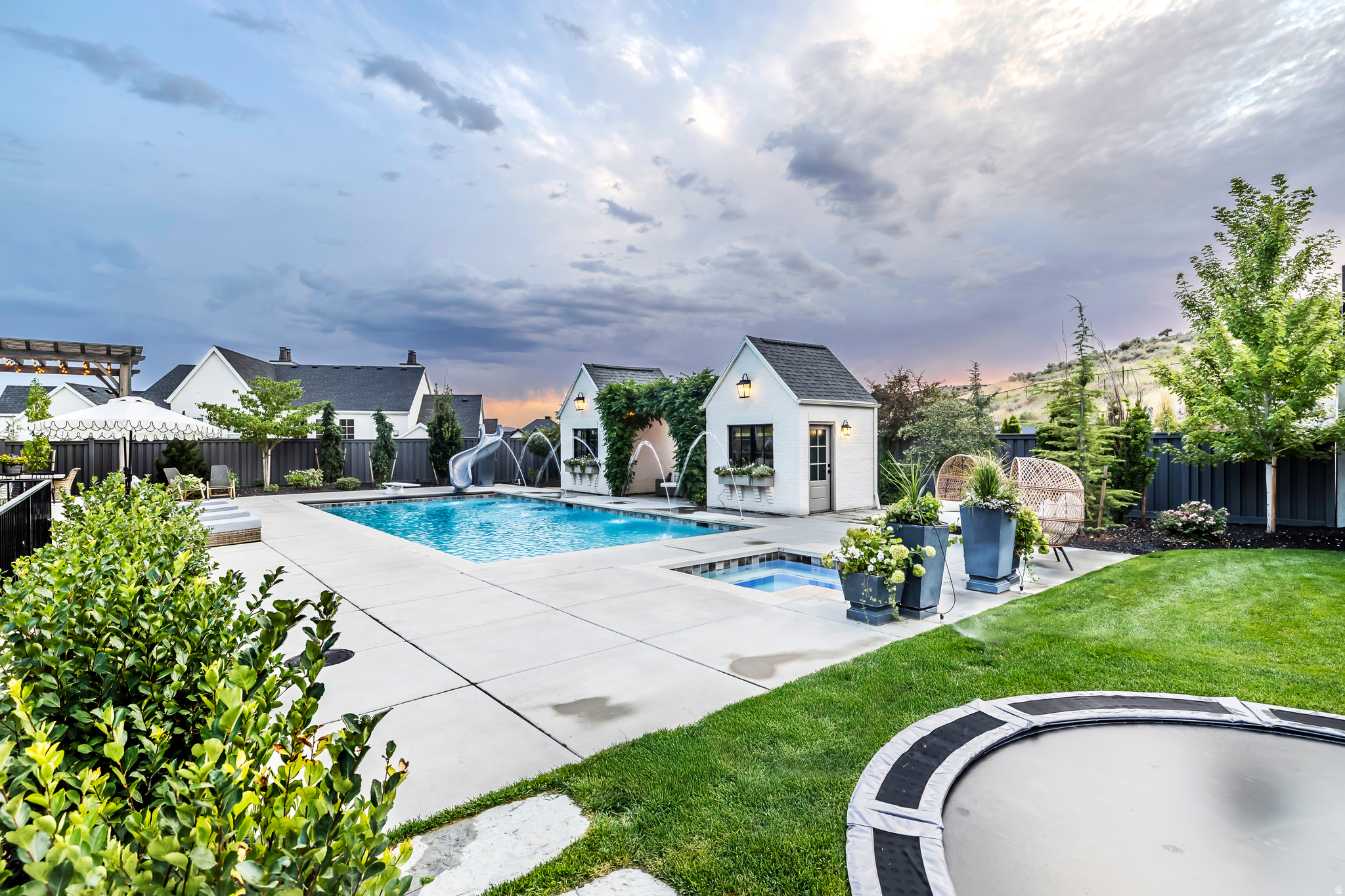 NORTH POINT VIEW - Residential