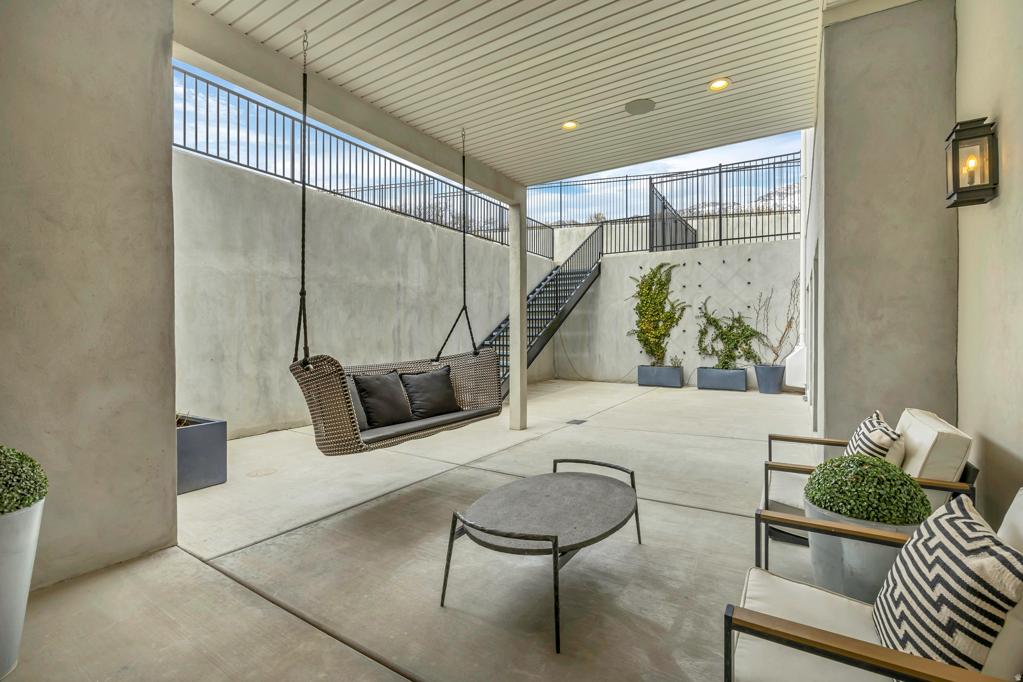 NORTH POINT VIEW - Residential