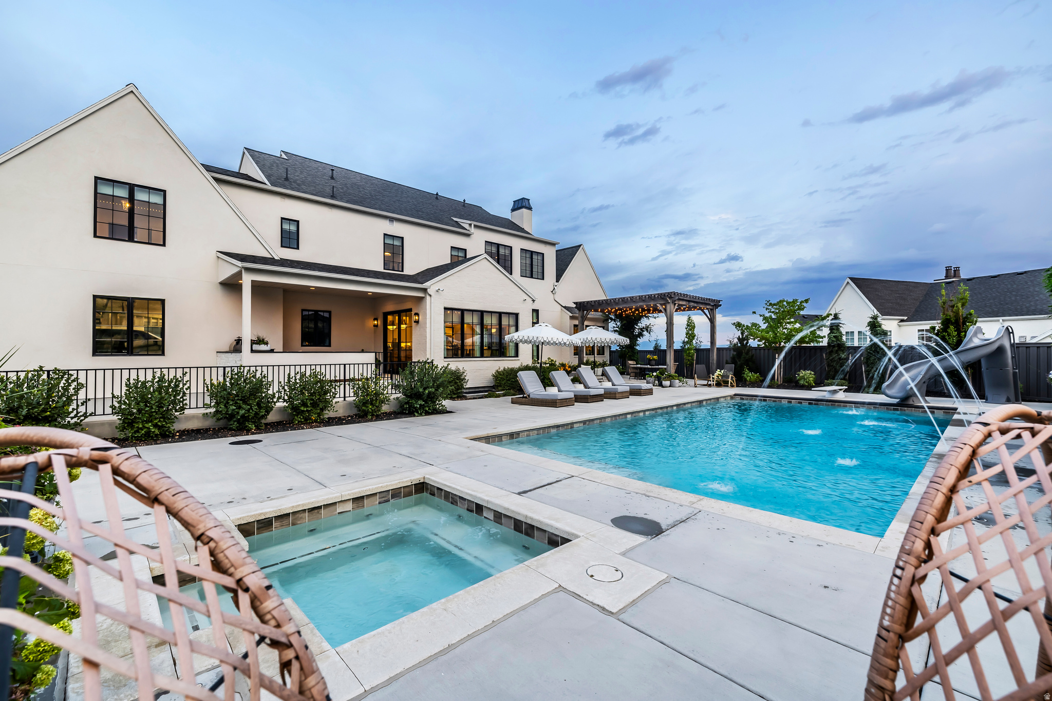 NORTH POINT VIEW - Residential