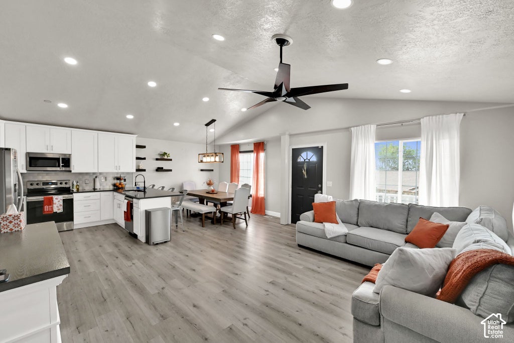 Photo of 1436 N SPRING MOUNTAIN DR E, Springville, UT 84663 (MLS # 2188223)