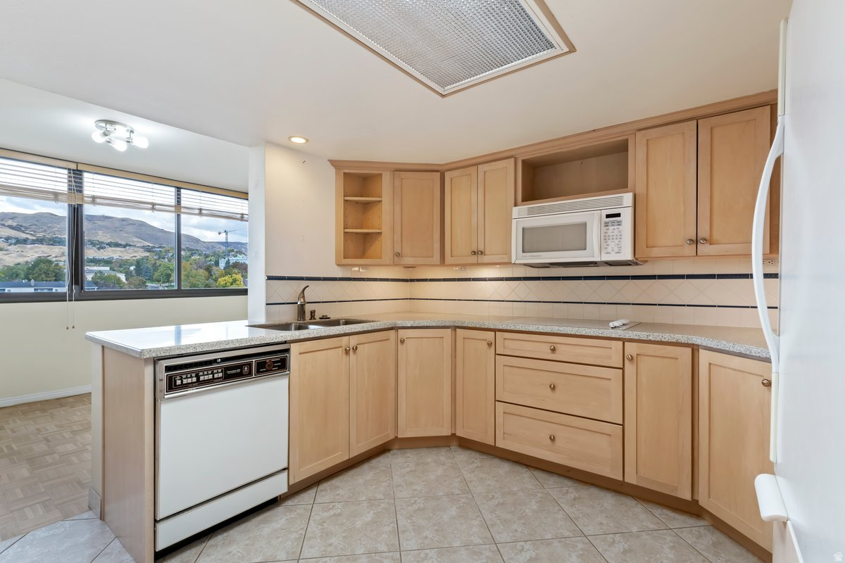 ZION SUMMIT CONDM - Residential