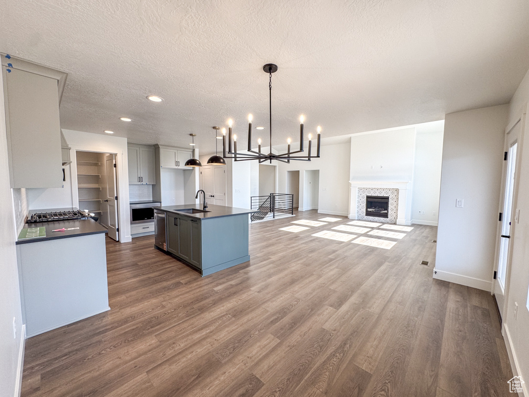 DIAMOND E - Residential