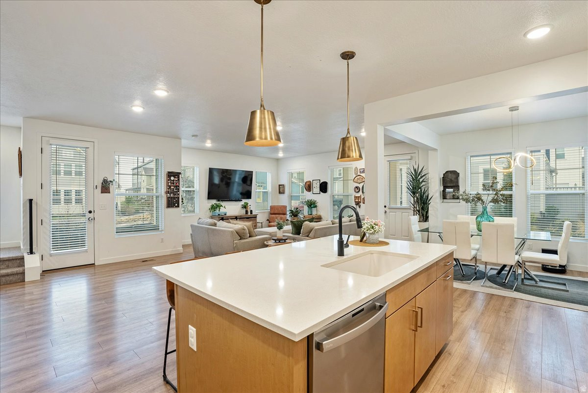 DAYBREAK - Residential