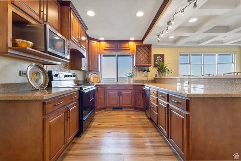 Tiny photo for 683 HILLSIDE OAK CIR, North Salt Lake, UT 84054 (MLS # 2118630)