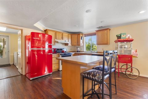 Tiny photo for 683 HILLSIDE OAK CIR, North Salt Lake, UT 84054 (MLS # 2118630)