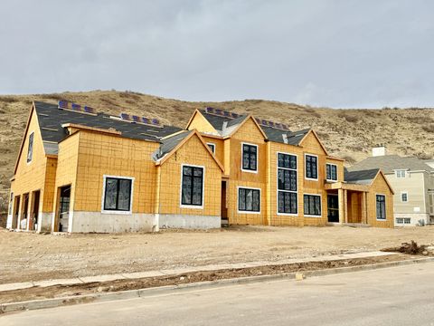 Photo of 1677 N ELK RIDGE LN #18, Alpine, UT 84004 (MLS # 2084058)