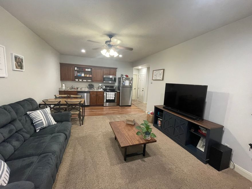 Basement Apartment in Desert Hills close to Hidden Valley Park, partially furnished 3 bedroom, 1 bathroom, 1 car garage, washer & dryer & fridge, full kitchen, share of gas/power/water/city utilities. NO PETS, NO SMOKING, MAX 3 OCCUPANTS (NO EXCEPTION) available for any term, add $75 for 6 months and $150 extra for month to month. Furnishings include King bed/mattress and Queen bed/mattress and dining table. Agent Owned. Each adult over 18 must complete application https://app.e-renter.com/application/278600