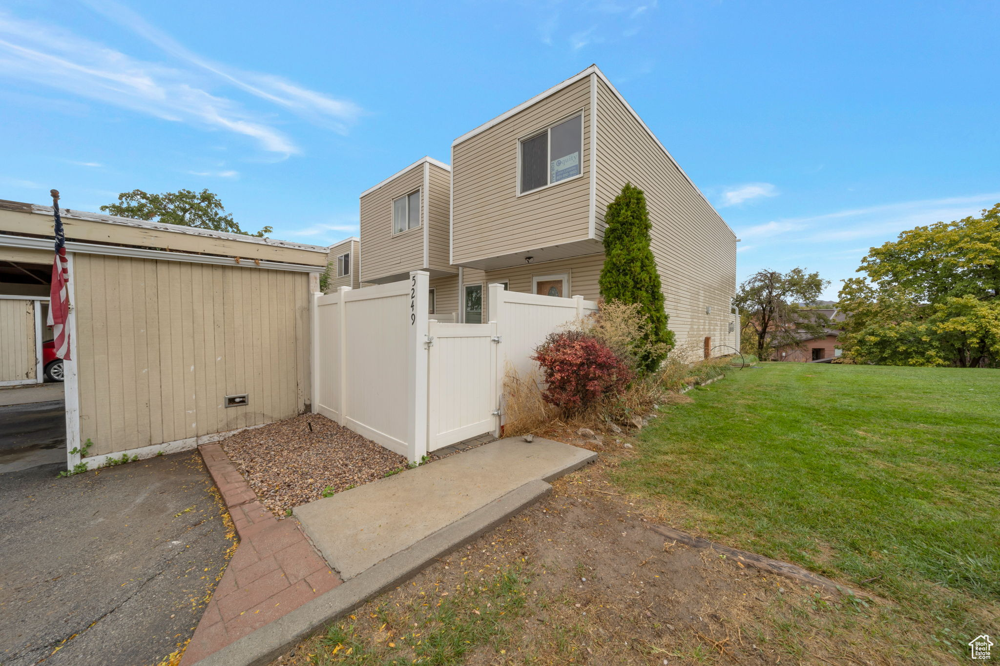 APPLEGATE CONDM - Residential