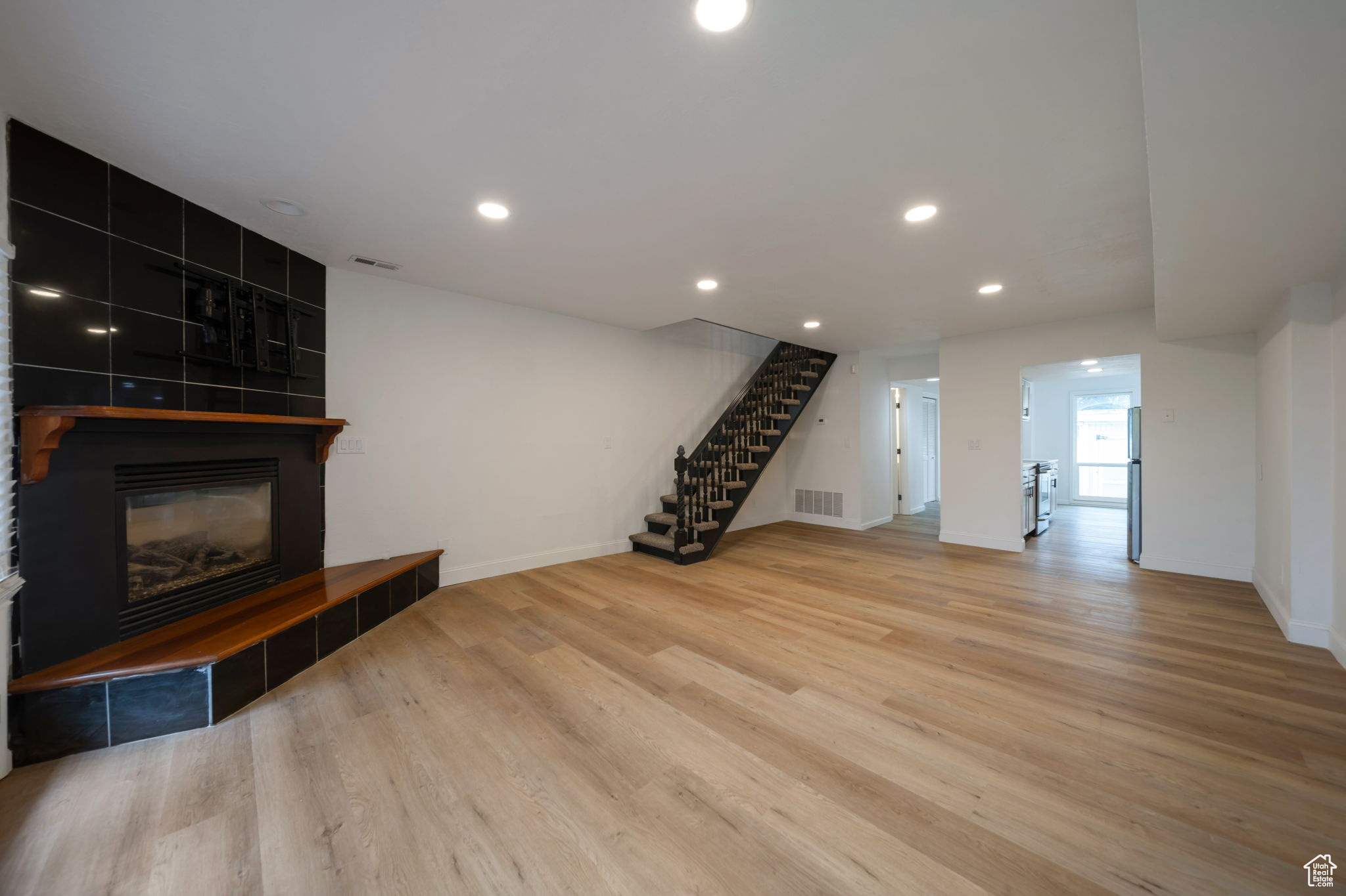 APPLEGATE CONDM - Residential