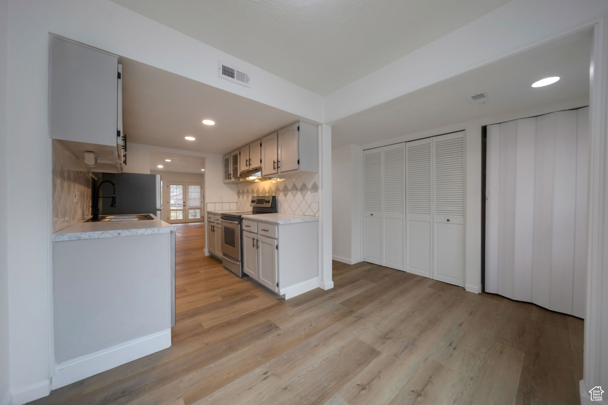 APPLEGATE CONDM - Residential