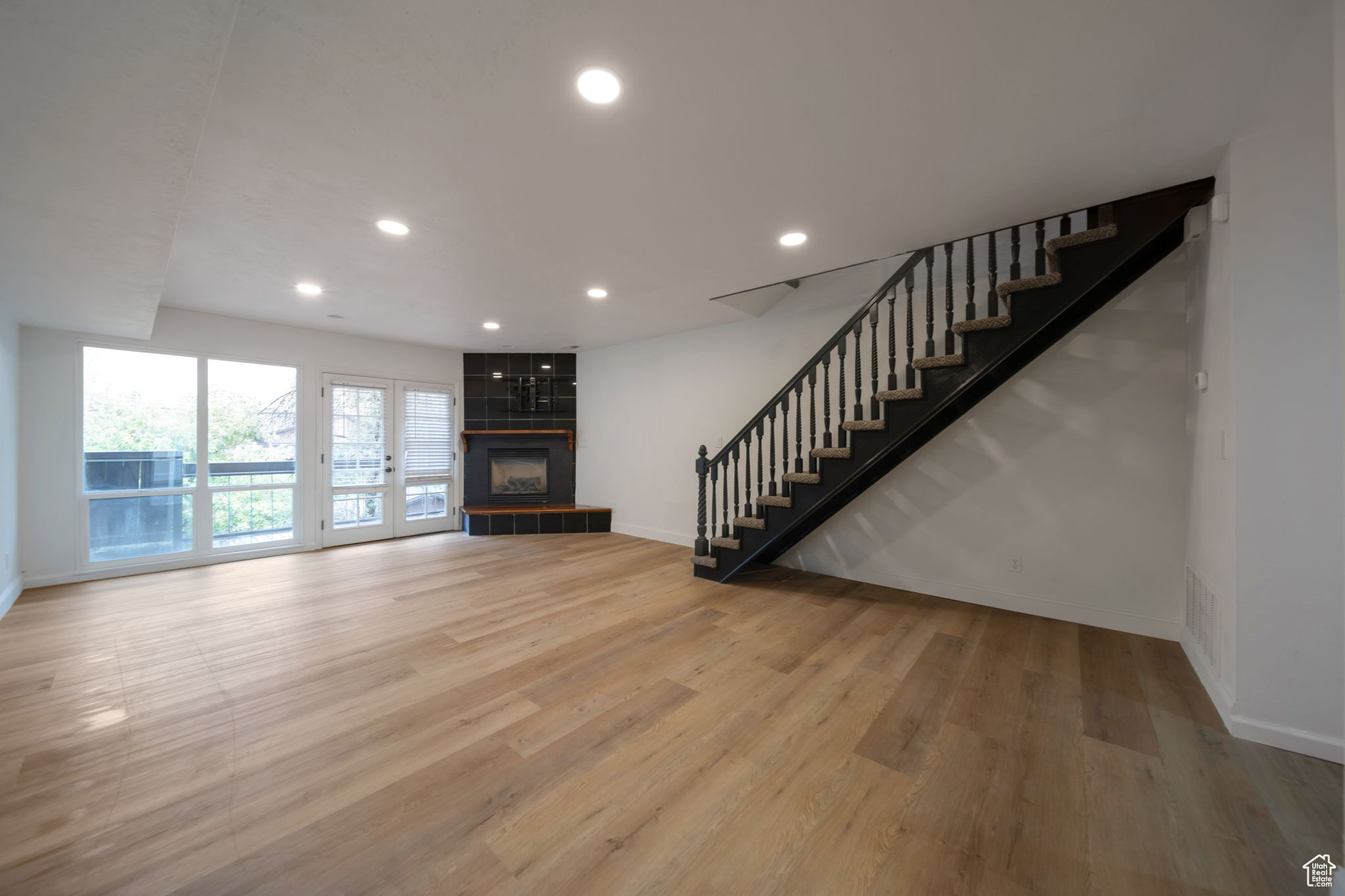 APPLEGATE CONDM - Residential