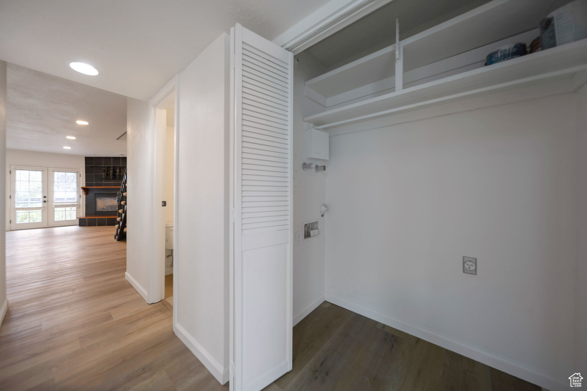 APPLEGATE CONDM - Residential