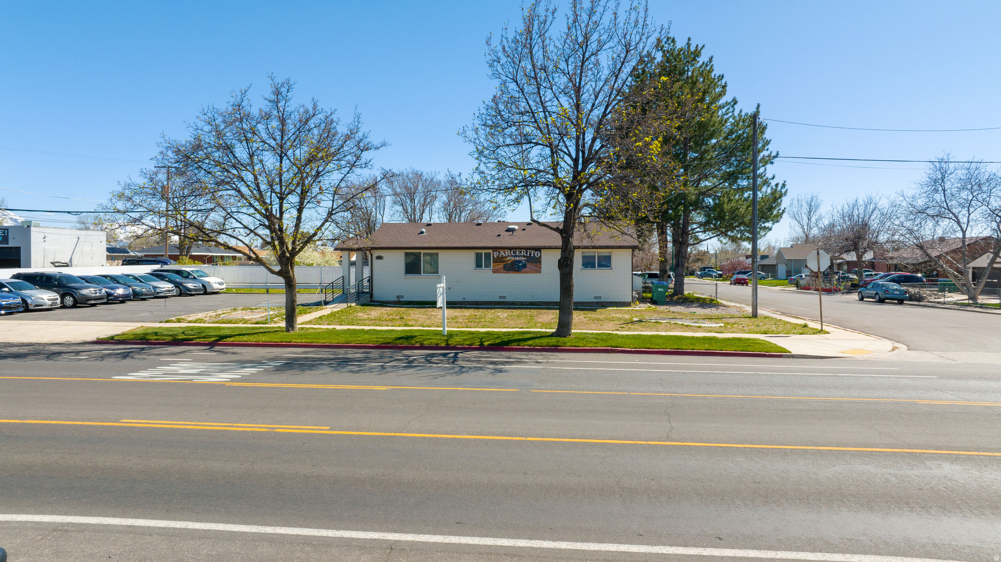 Main image without alt text