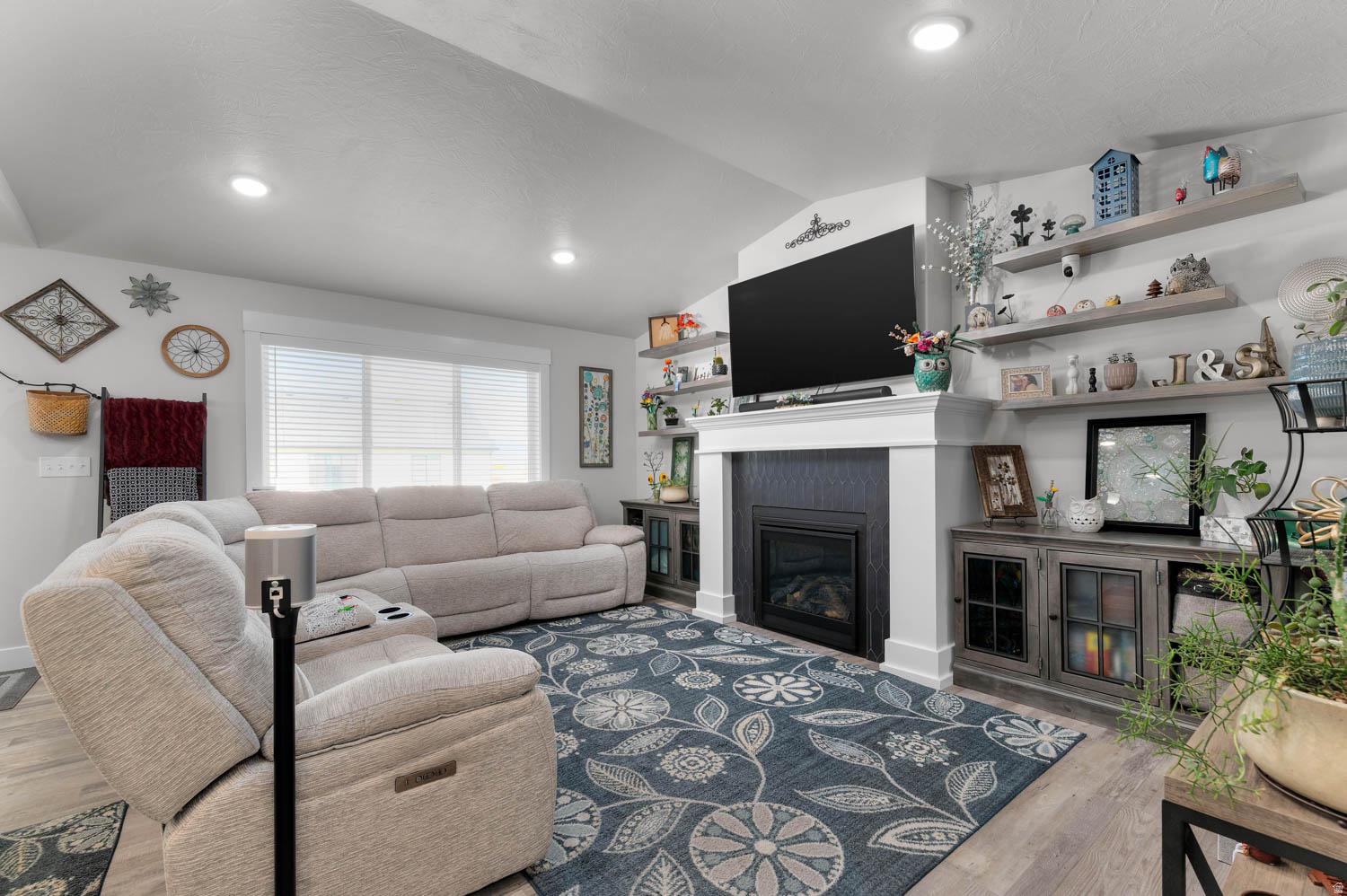 FOX MEADOWS - Residential