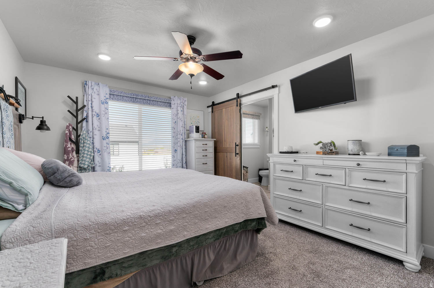 FOX MEADOWS - Residential