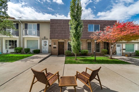 Townhouse For Sale - 2130 E Georgetown Sq<br/> Salt Lake City, UT 84109