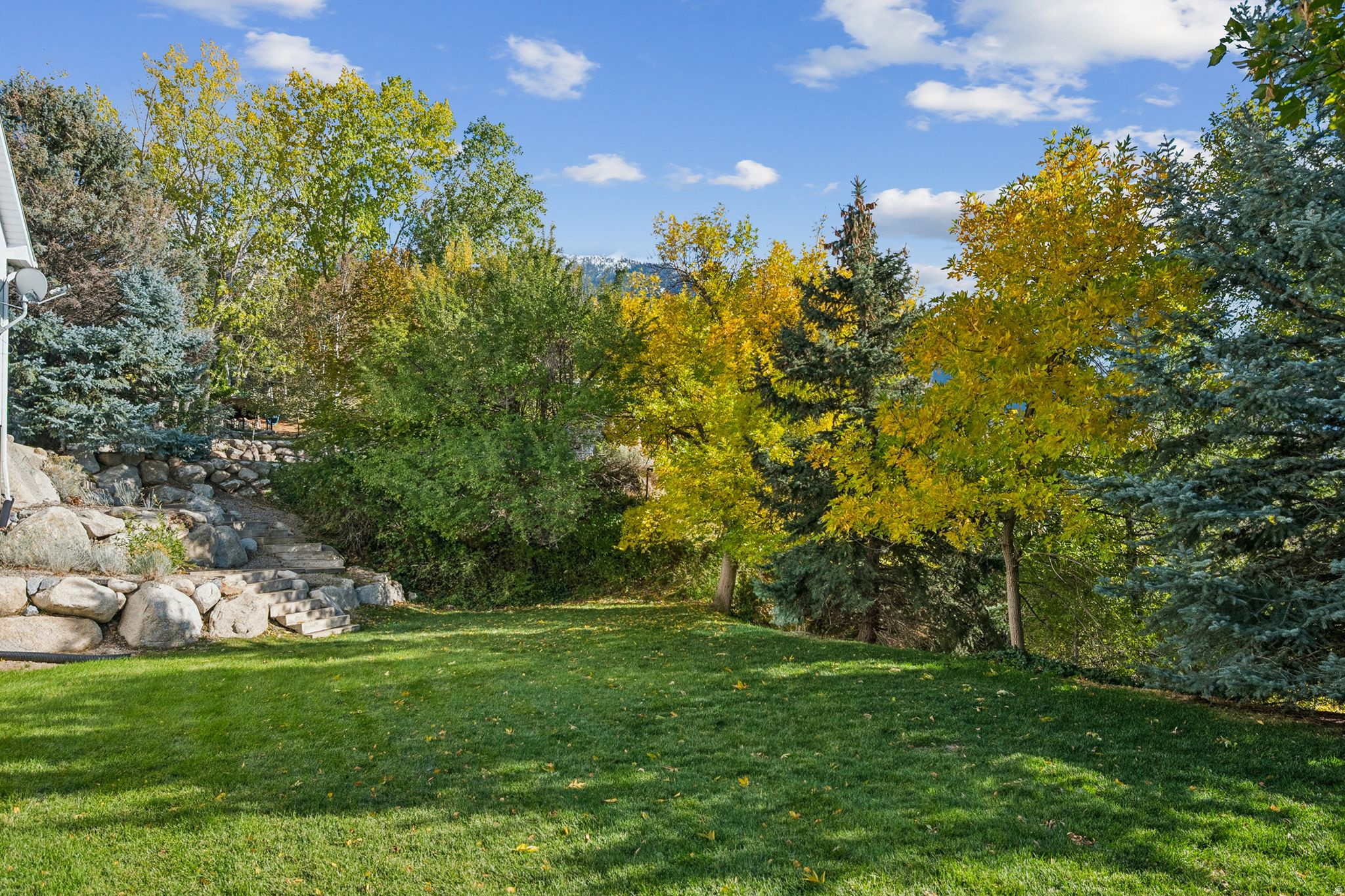 MAJESTIC CANYONS - Residential