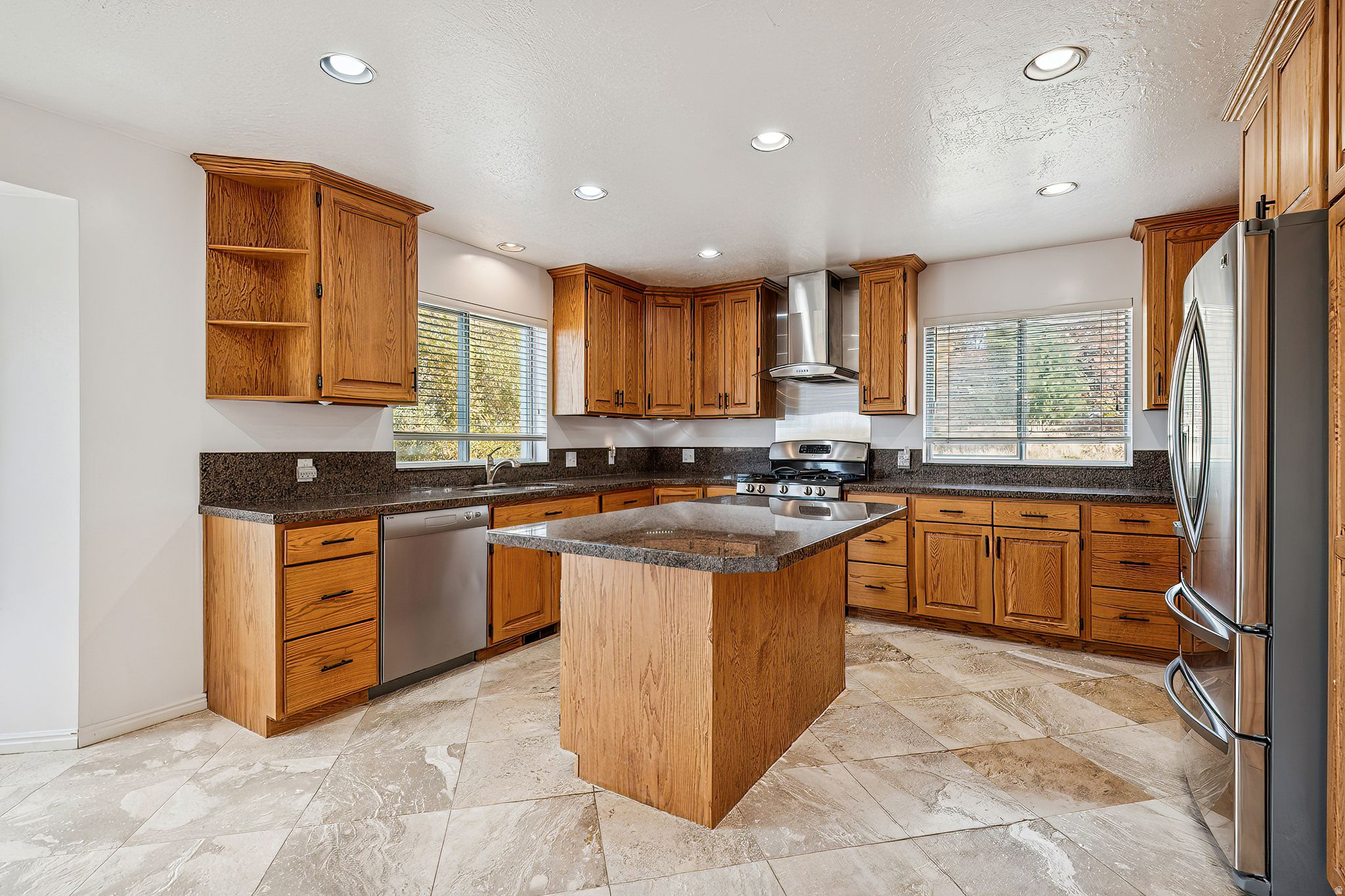 MAJESTIC CANYONS - Residential