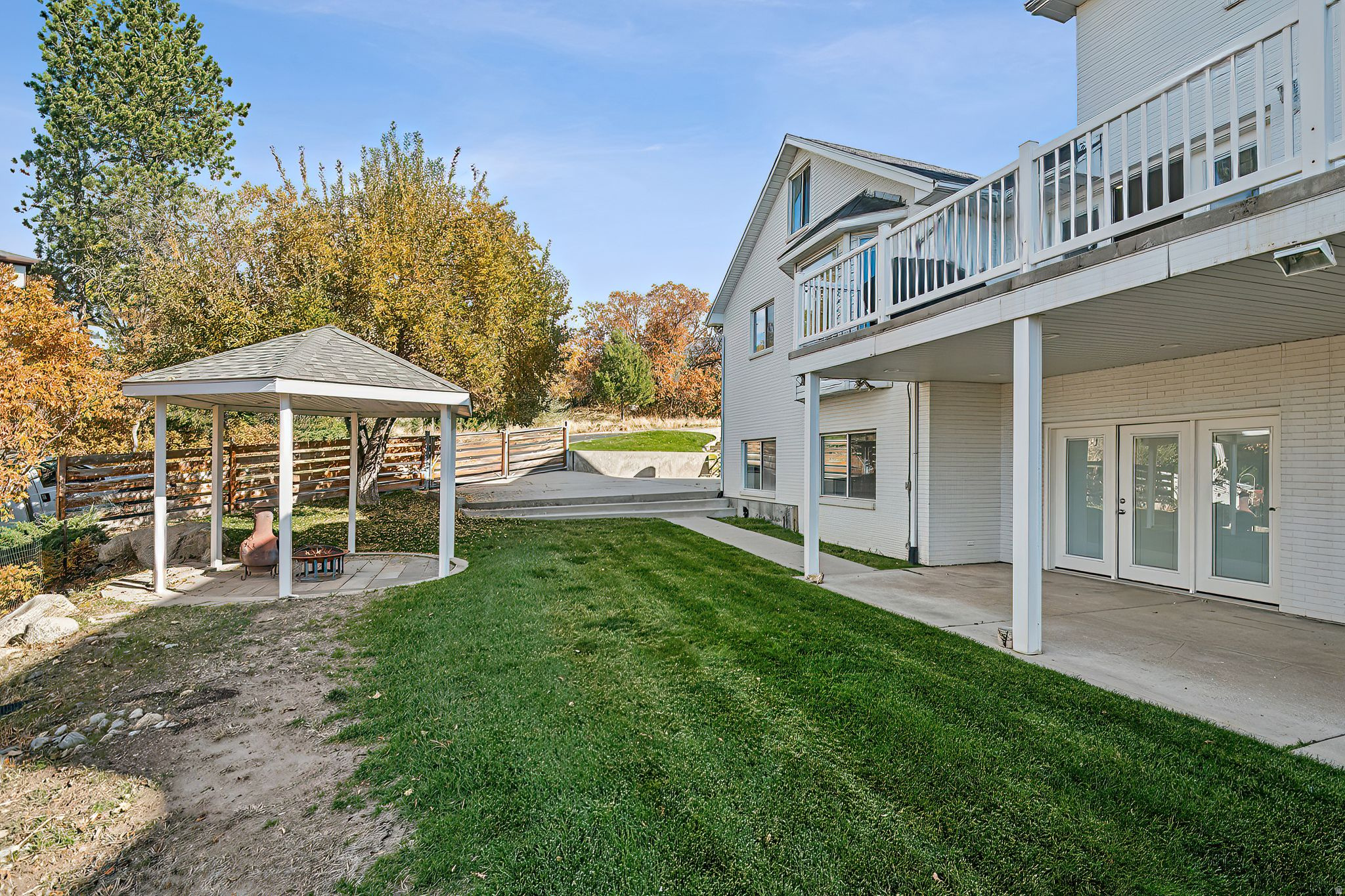 MAJESTIC CANYONS - Residential