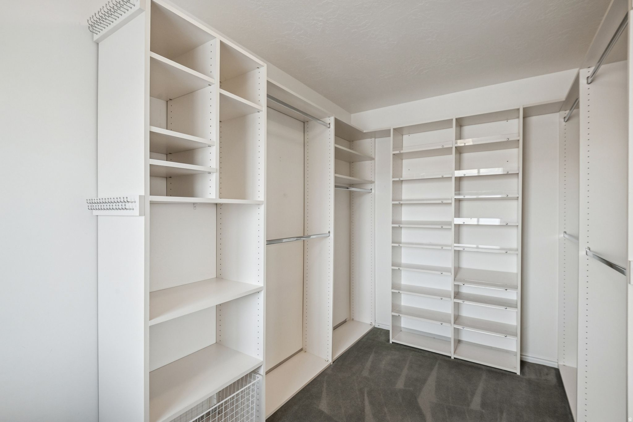 MAJESTIC CANYONS - Residential