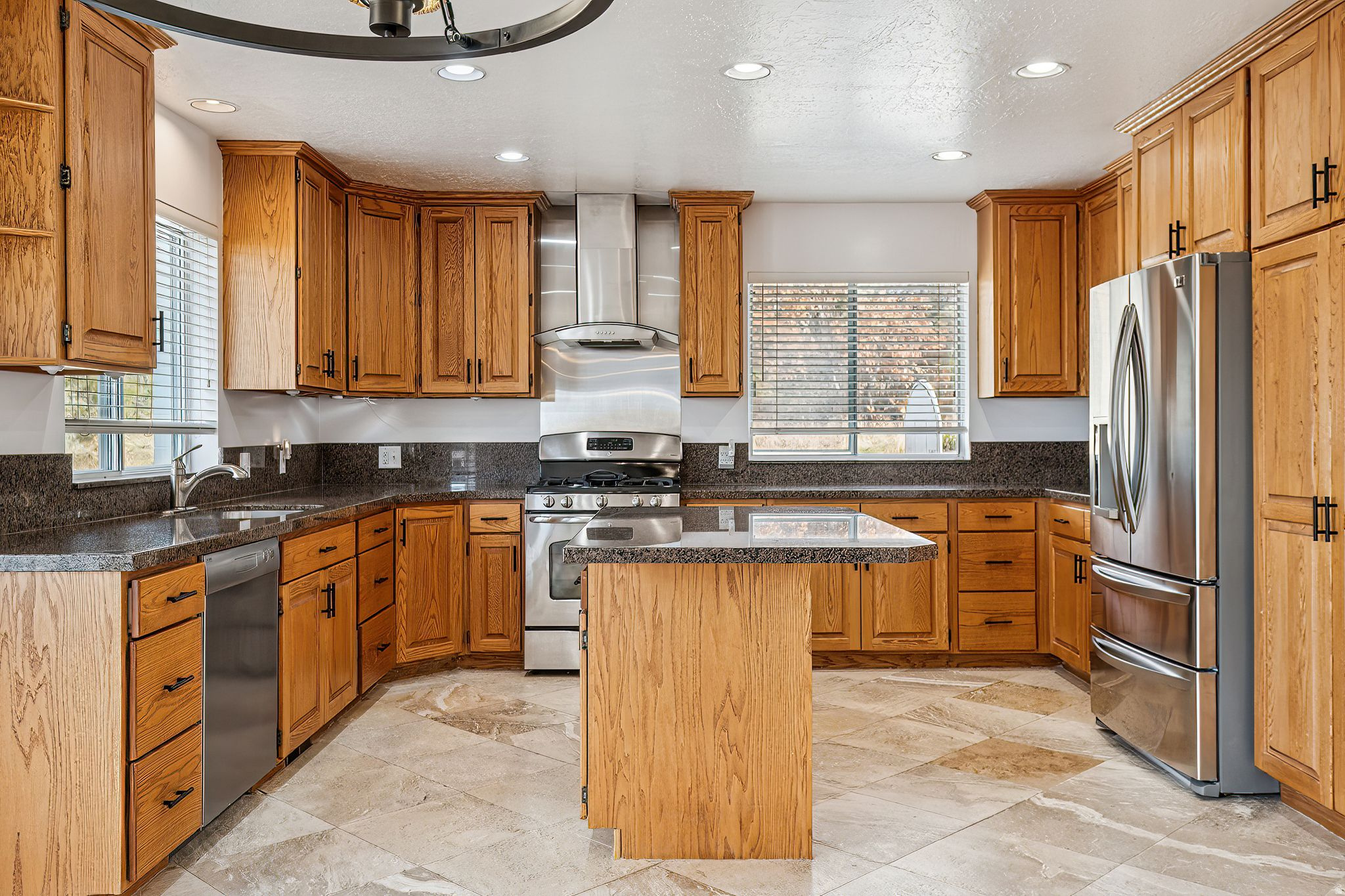 MAJESTIC CANYONS - Residential