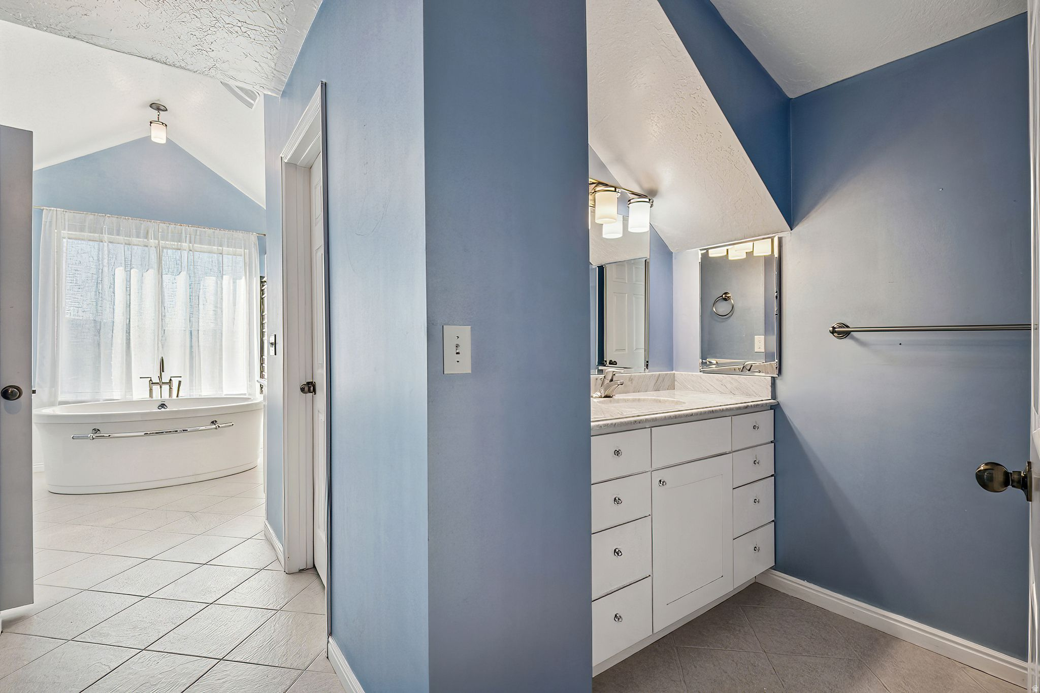 MAJESTIC CANYONS - Residential