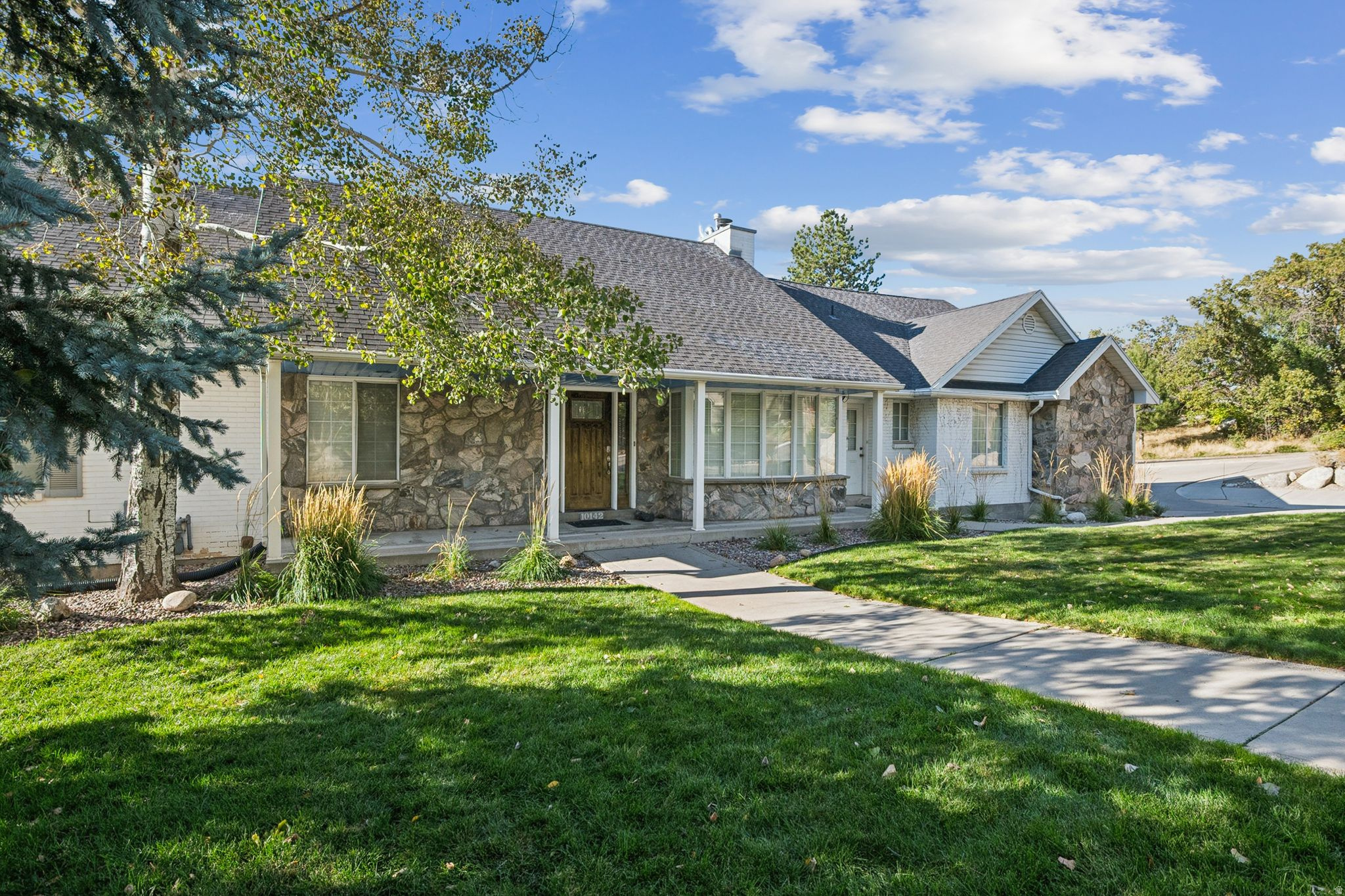 MAJESTIC CANYONS - Residential