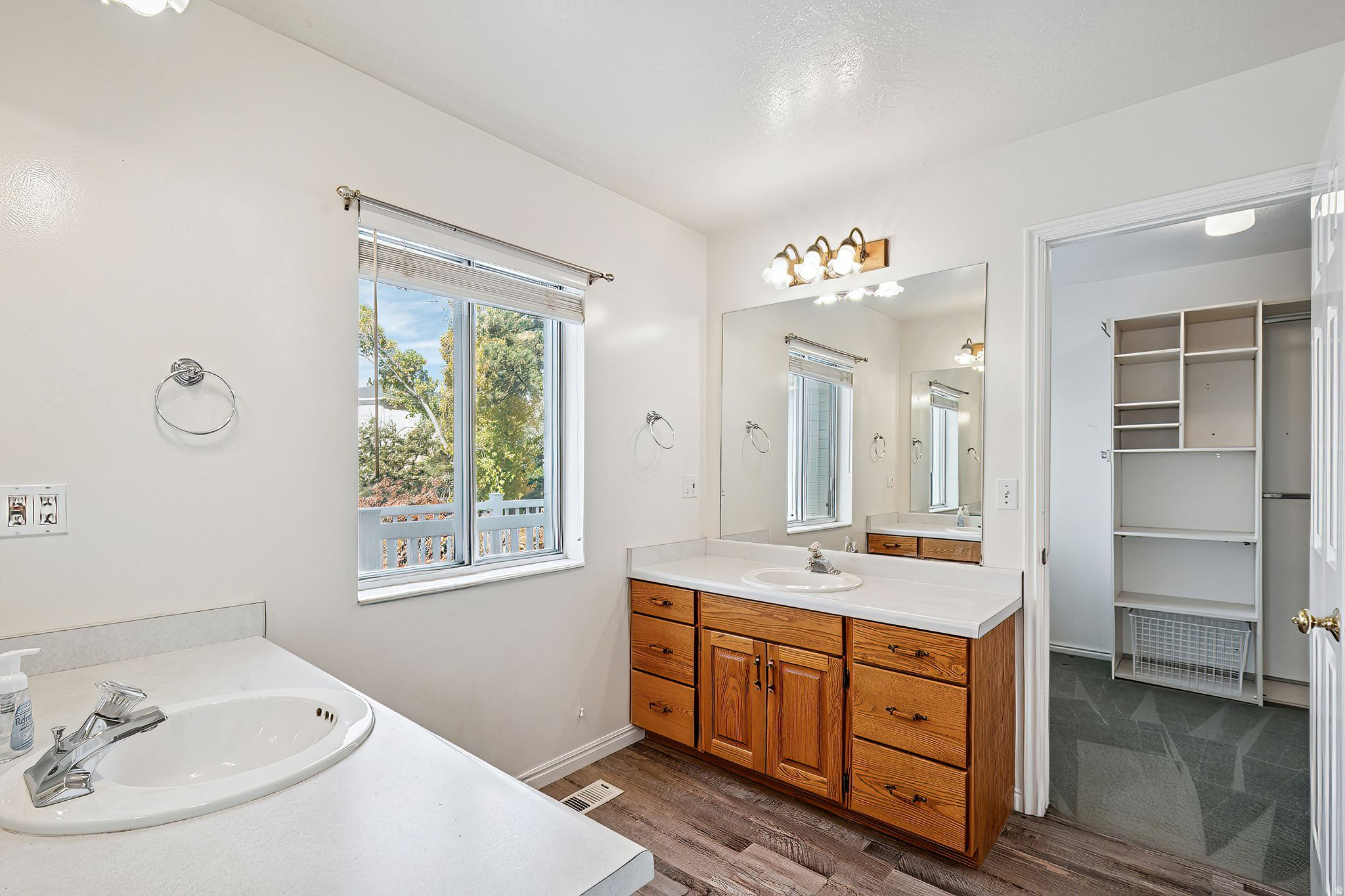 MAJESTIC CANYONS - Residential