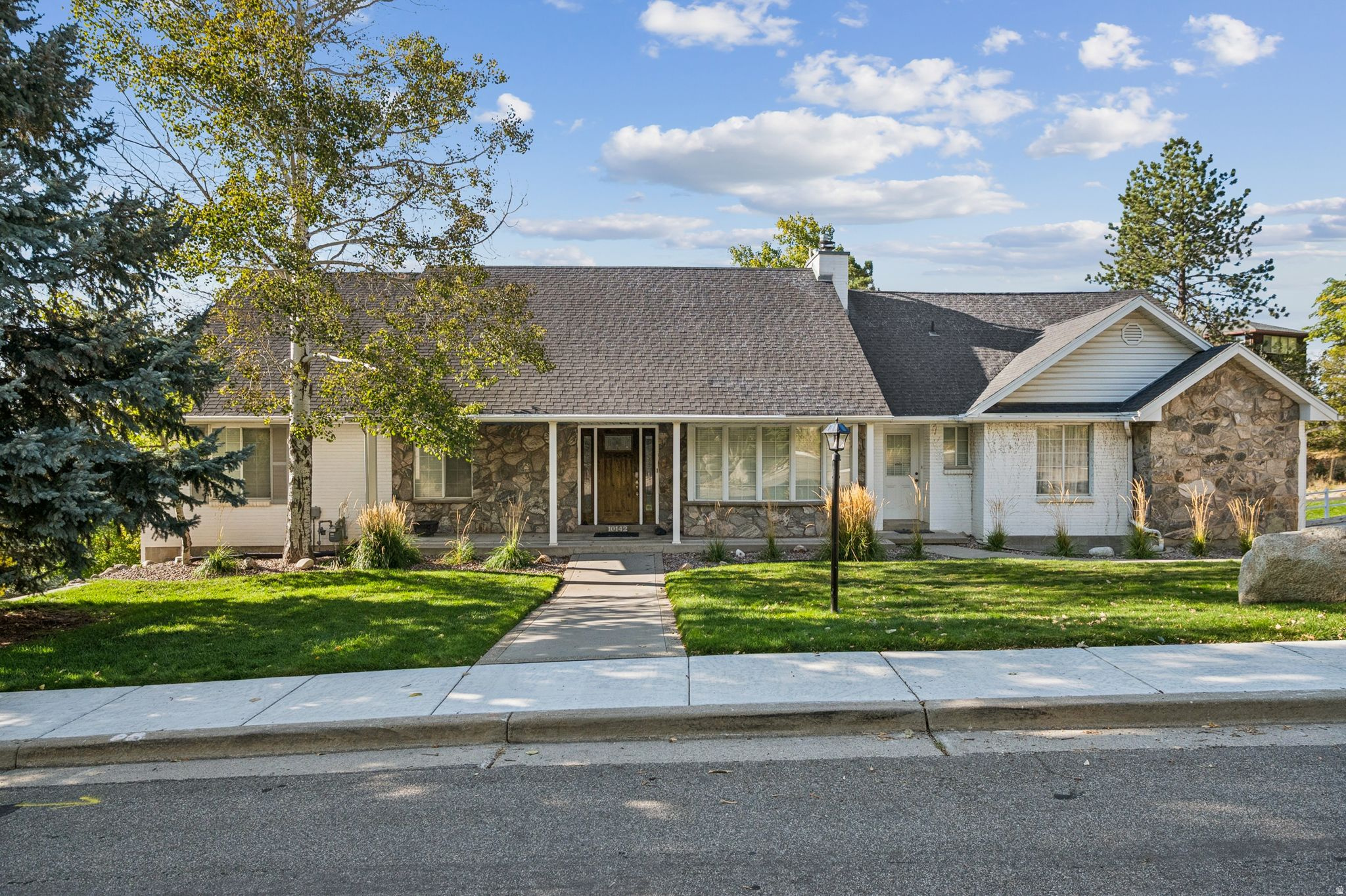 MAJESTIC CANYONS - Residential