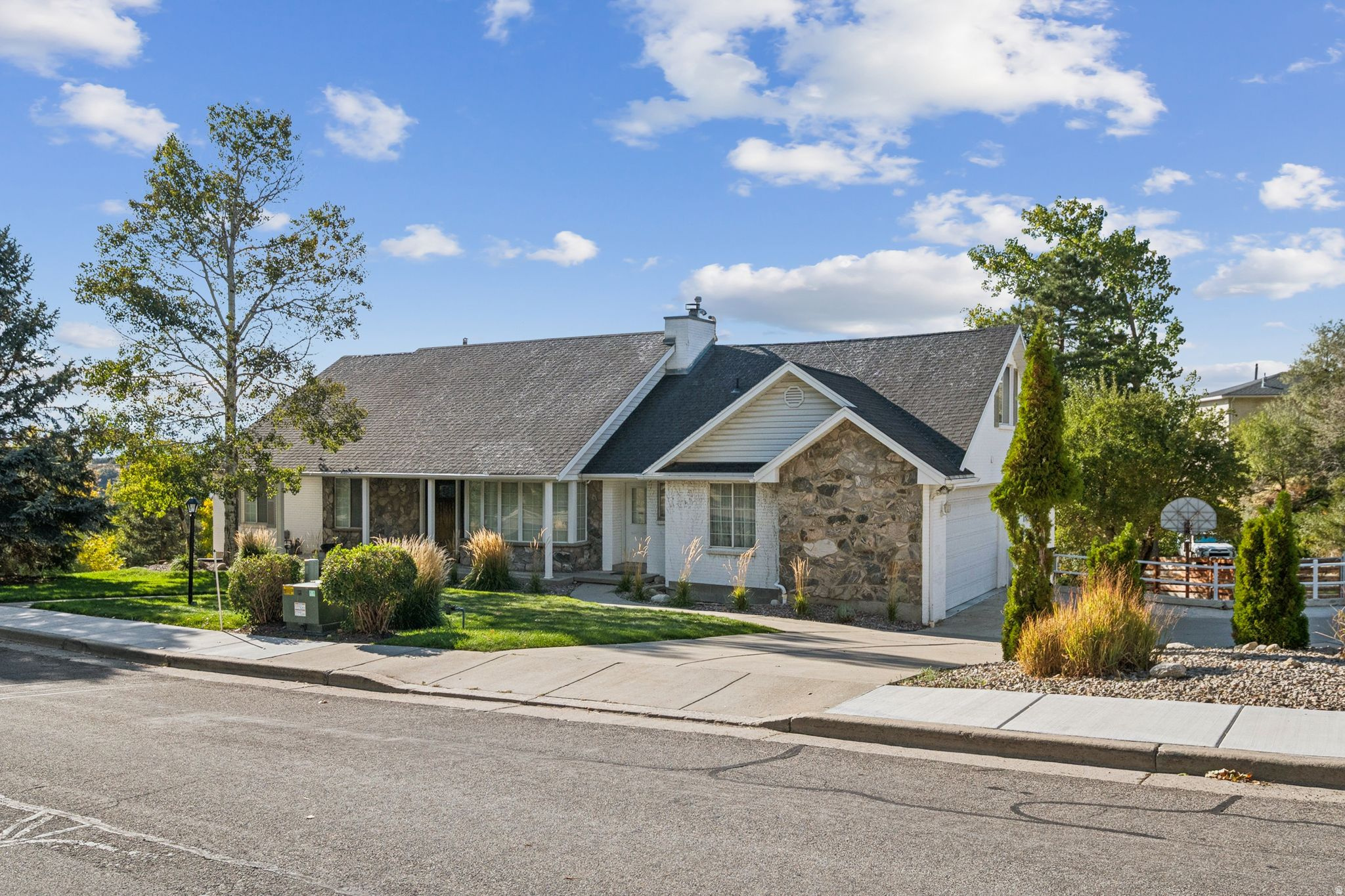 MAJESTIC CANYONS - Residential